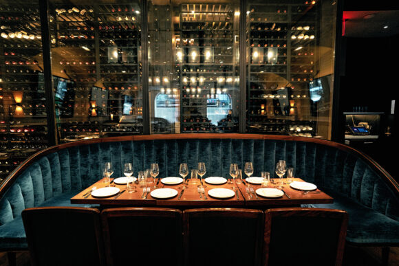 NYC Restaurants Shut Off Air Conditioning, Close on Sundays as Costs Surge