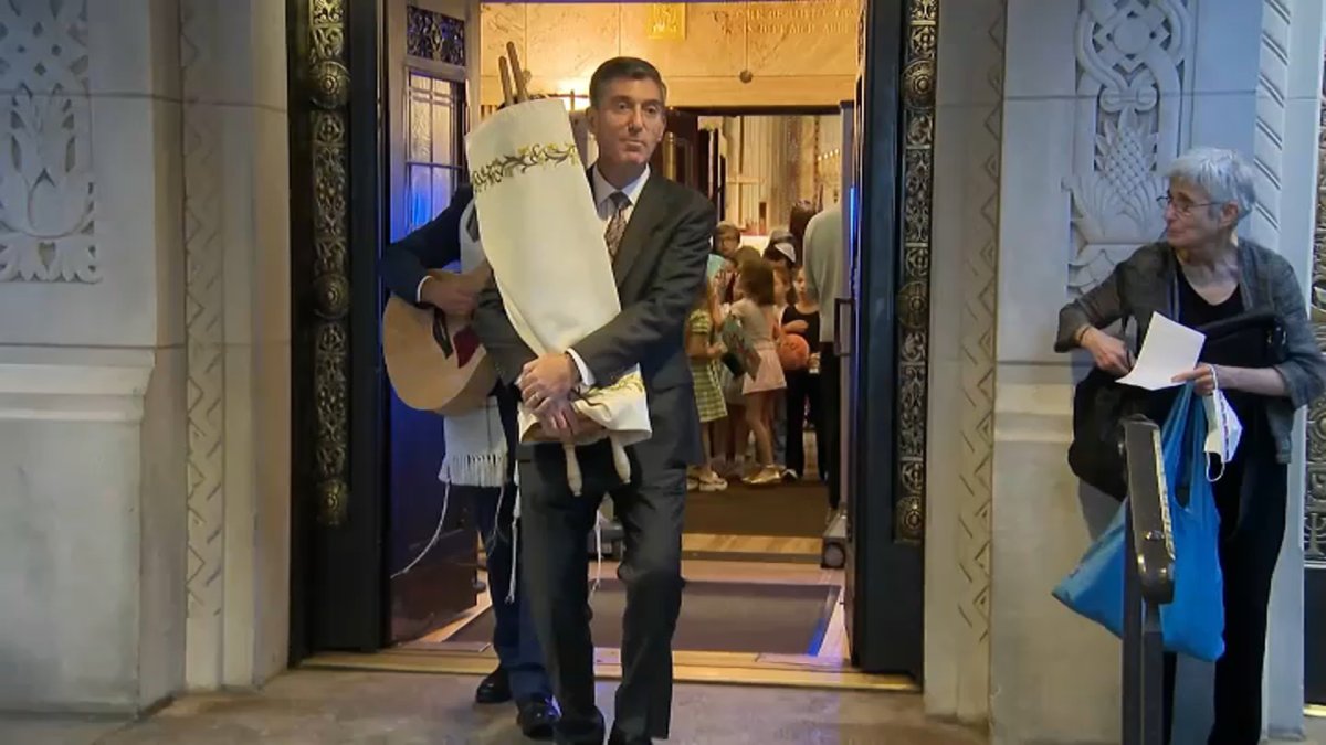 Upper East Side congregation marks Simchat Torah with joy and Oct. 7 remembrance – NBC New York