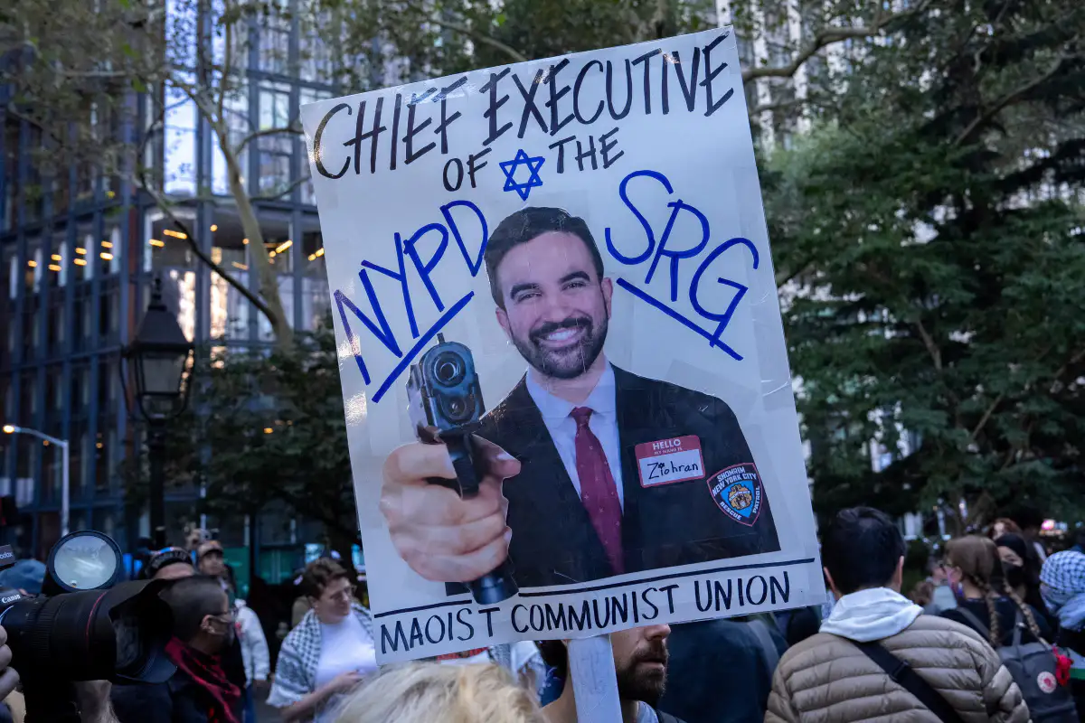 Anti-Israel protesters target New York City mayor at Oct 7 vigil
