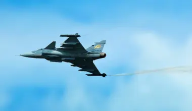 A Thai queen’s solo jet flight shatters the male macho pilot stereotype