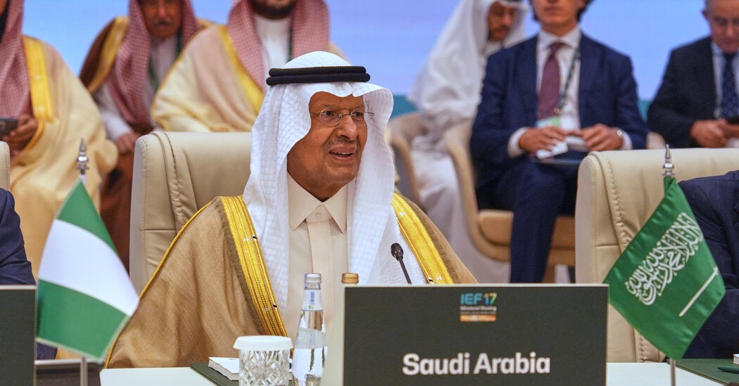 Saudi and Yemeni Airports Hit in New Round of Strikes