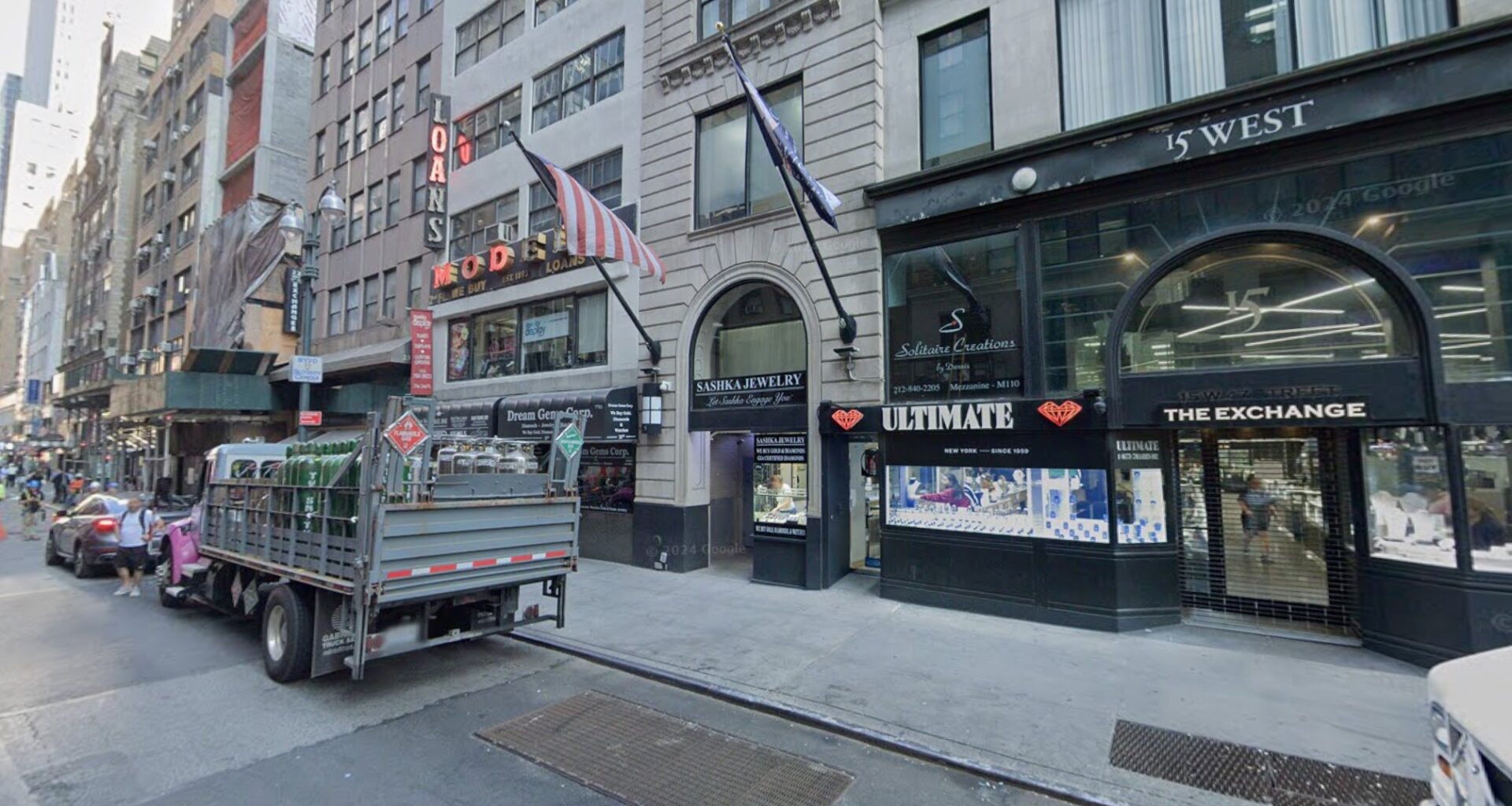 Man stabbed in back with syringe on Manhattan street in anti-Semitic hate crime