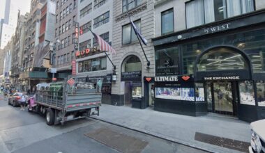 Man stabbed in back with syringe on Manhattan street in anti-Semitic hate crime