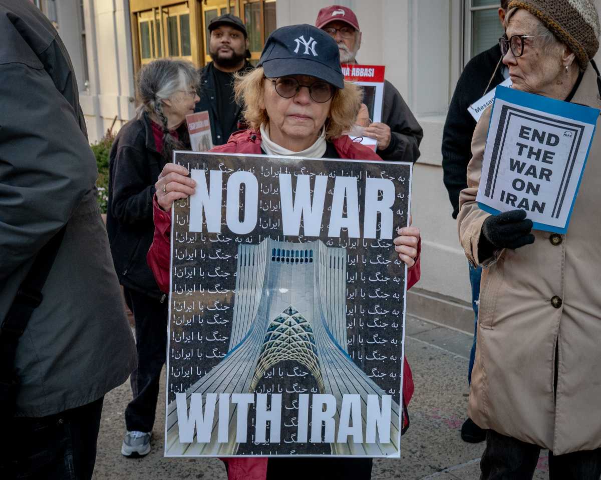 ‘Stop the war on Iran’: Brooklyn peace activists urge Jeffries to help end conflict • Brooklyn Paper