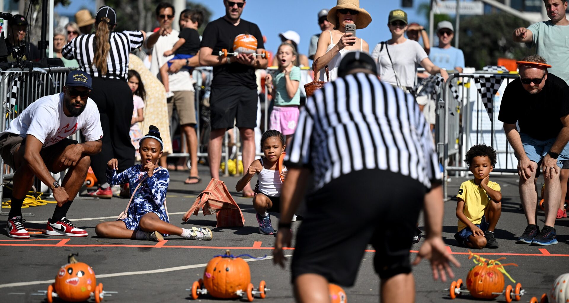 Photos: Manhattan Beach hosts 36th annual Pumpkin Race – Daily Breeze