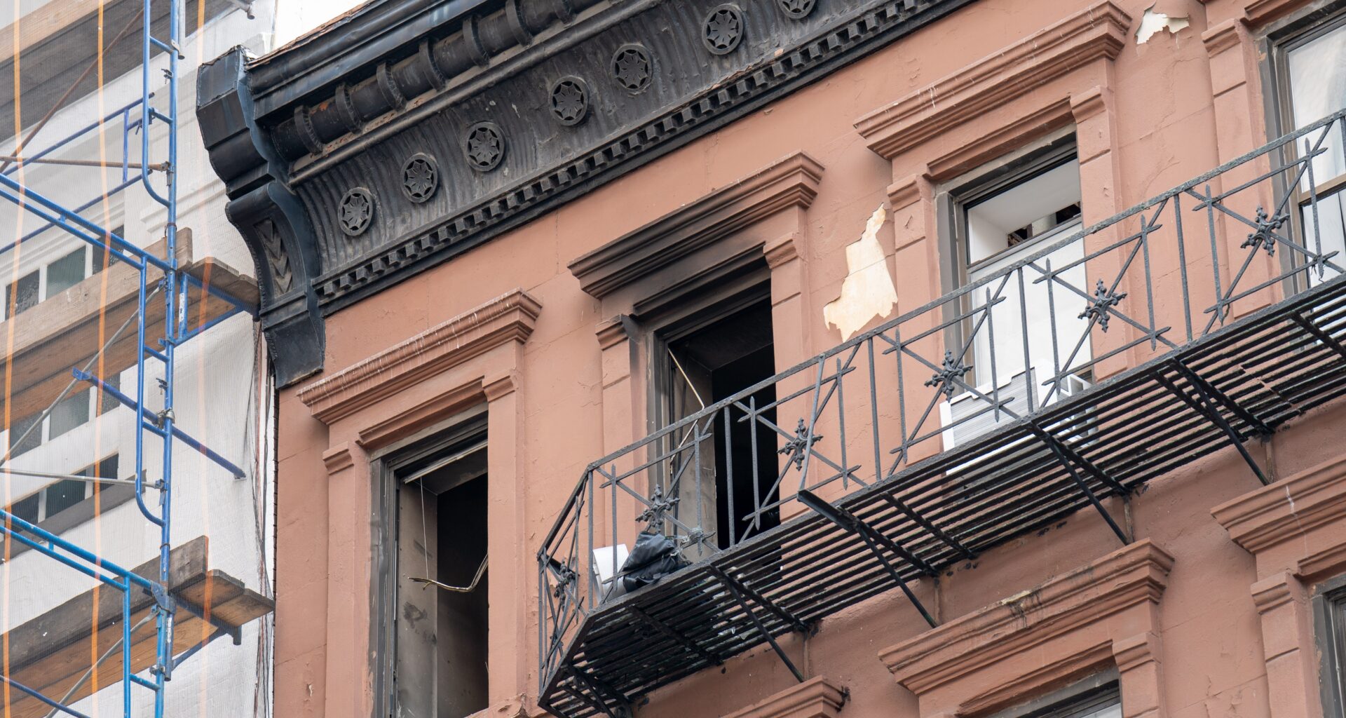 Two people critically injured in fire at Manhattan apartment building