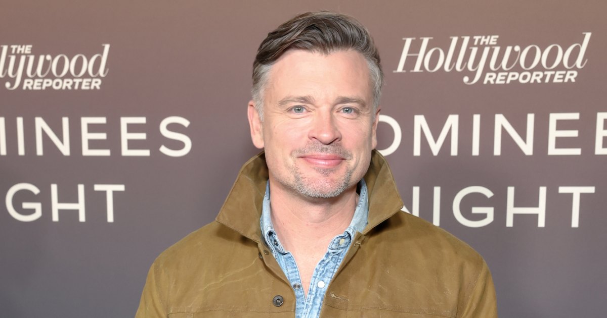 Tom Welling Exposes Himself in New York Skyline Photo