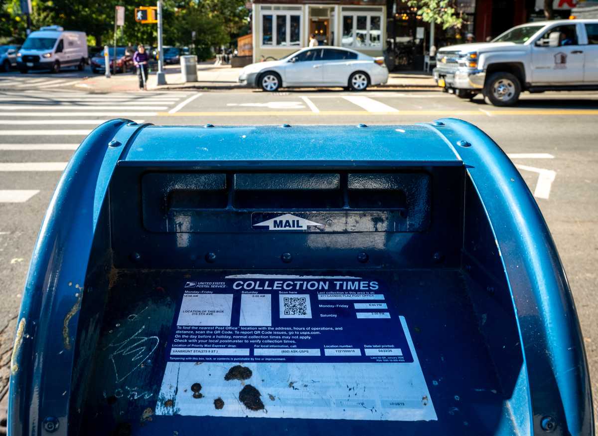 Two East New York postal workers indicted in alleged check theft scheme • Brooklyn Paper