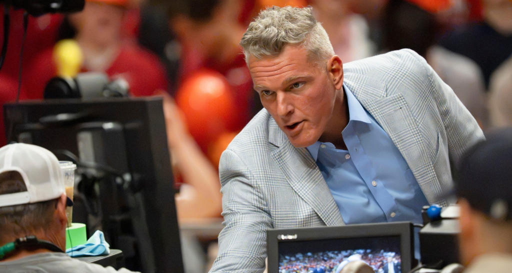 Pat McAfee takes aim at NYT on 'College GameDay'
