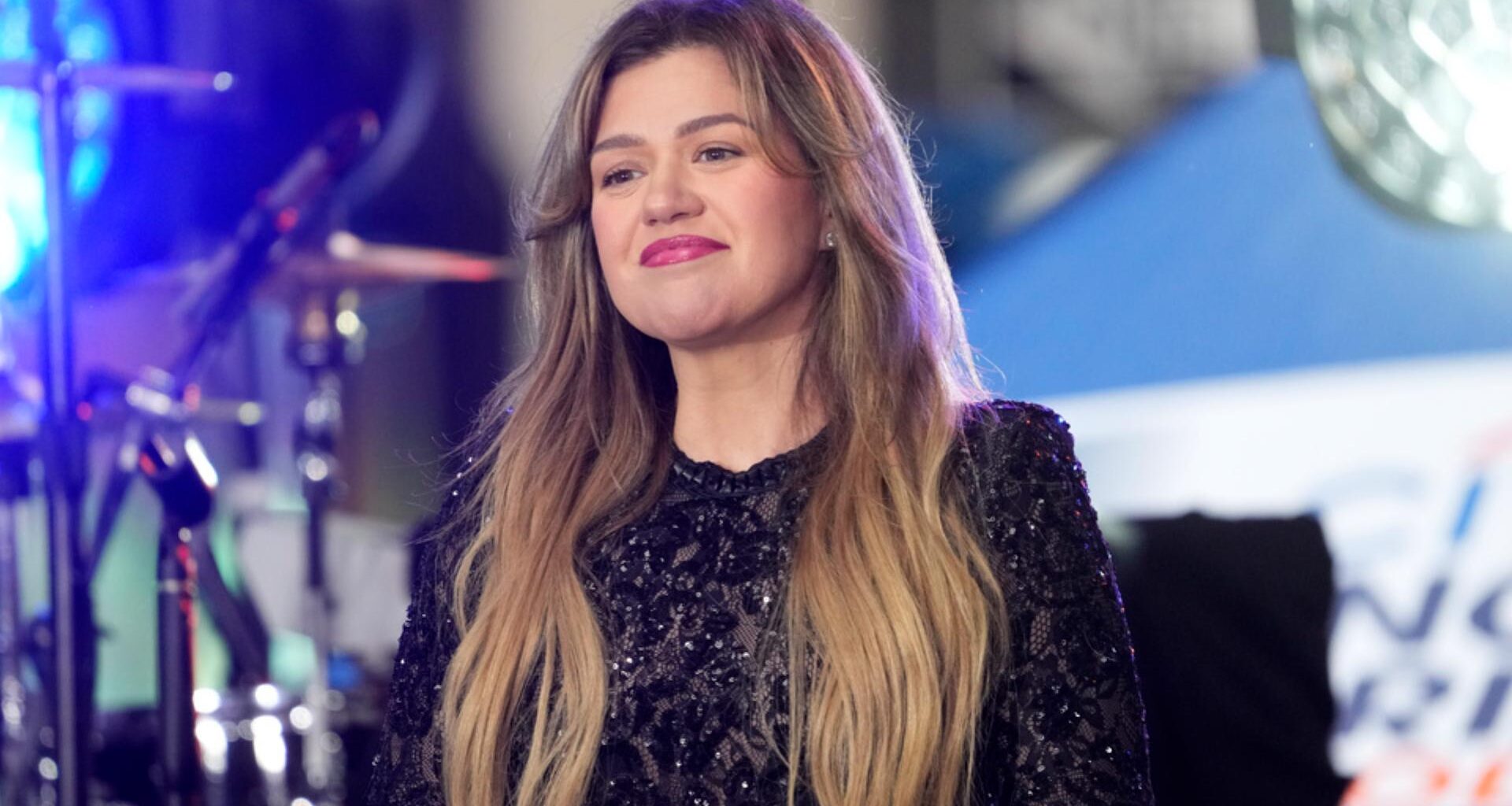 Kelly Clarkson calls out Brooklyn novelty store for alleged 'Pretty Woman' moment