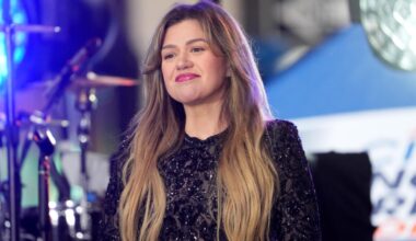 Kelly Clarkson calls out Brooklyn novelty store for alleged 'Pretty Woman' moment