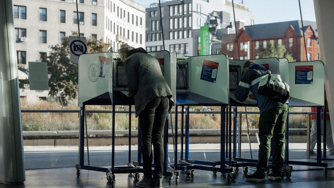 'Thousands' prepare to observe N.Y. polling sites