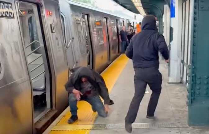 Bronx man charged in unprovoked stabbing on J train in Woodhaven that killed a Corona father of four: DA – QNS