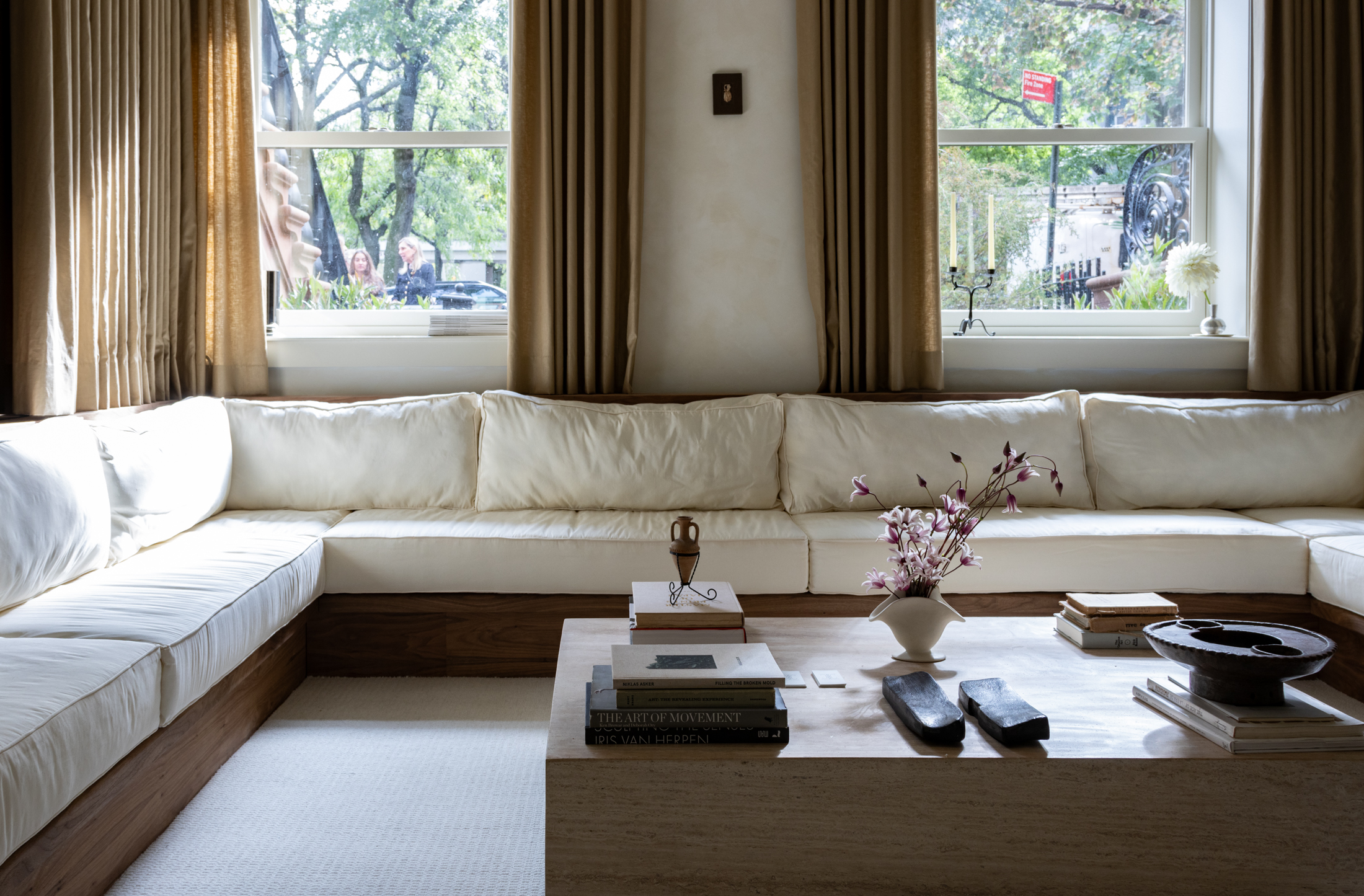 LOUNGE - neutral lounge space with u shaped sofa