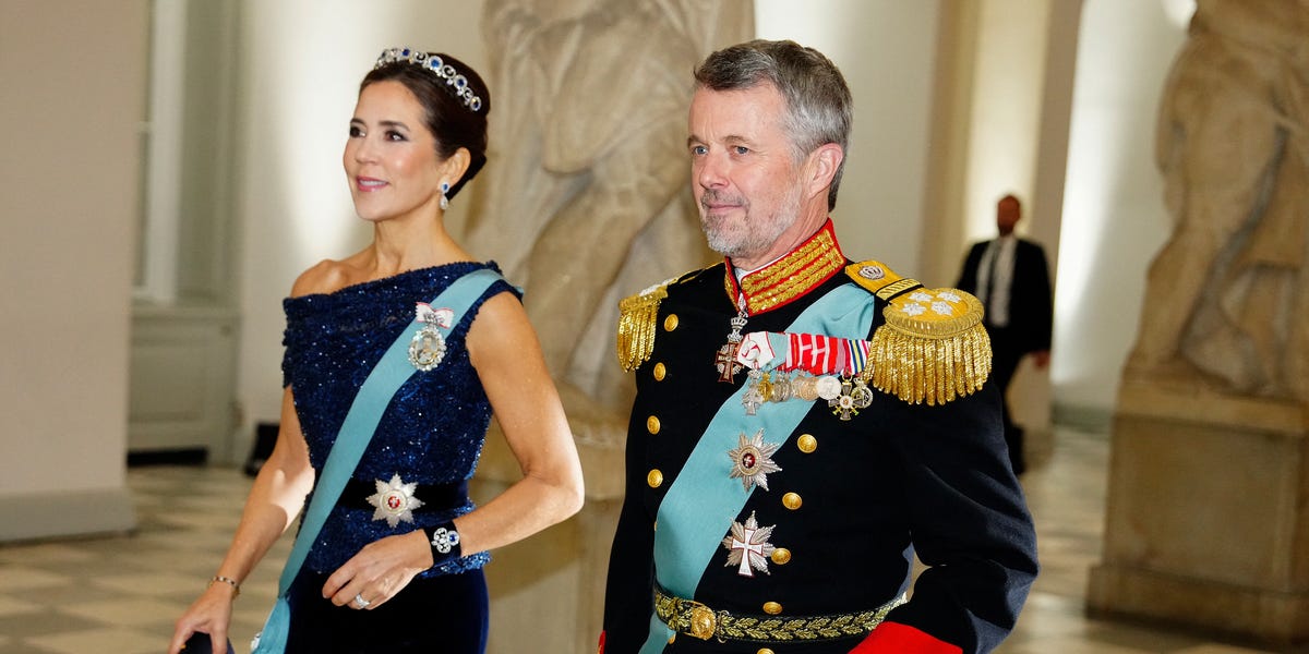 Queen Mary of Denmark Wears Queen Alexandrine’s Sapphire Tiara to the Vietnamese State Banquet