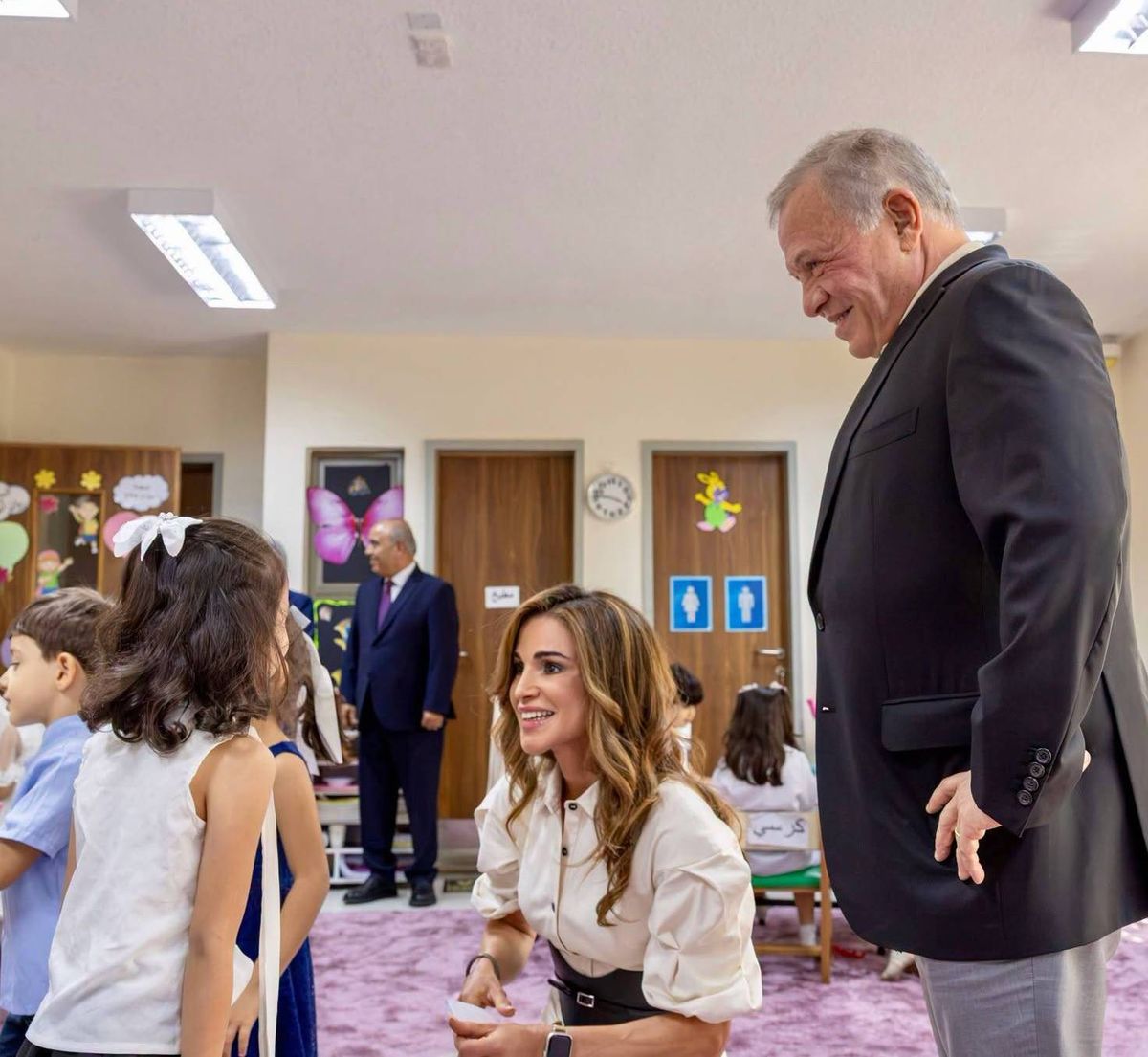 The royal couple learned about teacher training programs and spent time with children during their visit to Aisha bint Abu Bakr Mixed Primary School.