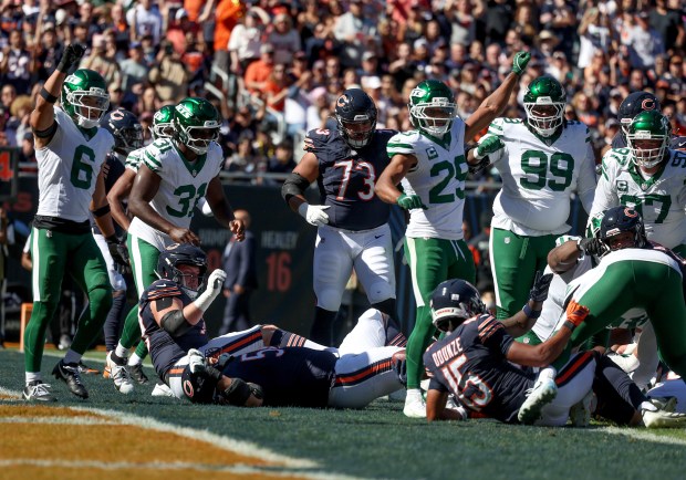 The Jets defense celebrates a stop on 4th and goal in the first quarter of their game against the Bears on Oct. 4, 2026, at Soldier Field in Chicago. (Brian Cassella/Chicago Tribune)