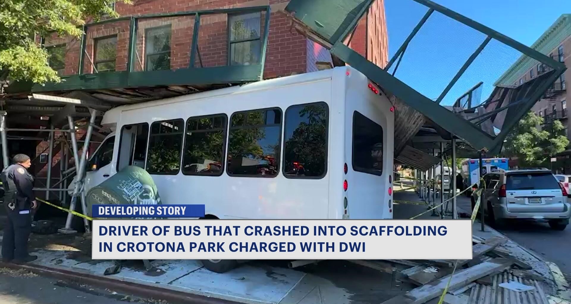 News 12 | Bronx | 1 Hurt After Access A Ride Bus Slams Into Crotona Park Scaffolding