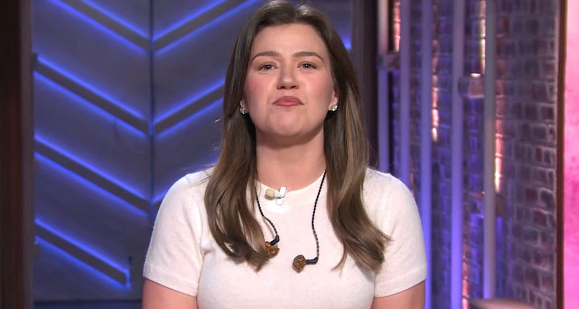 ‘The Hatred Continues,’ But Brooklyn Shop Still Reaching Out To Kelly Clarkson Amidst Brouhaha