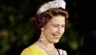 Queen Elizabeth once borrowed a friend’s tiara for an unexpected reason