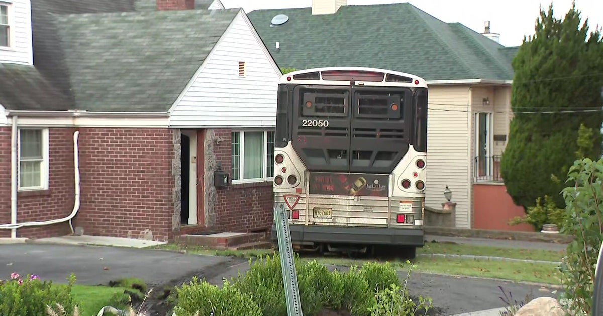 NJ Transit bus crashes into Englewood home