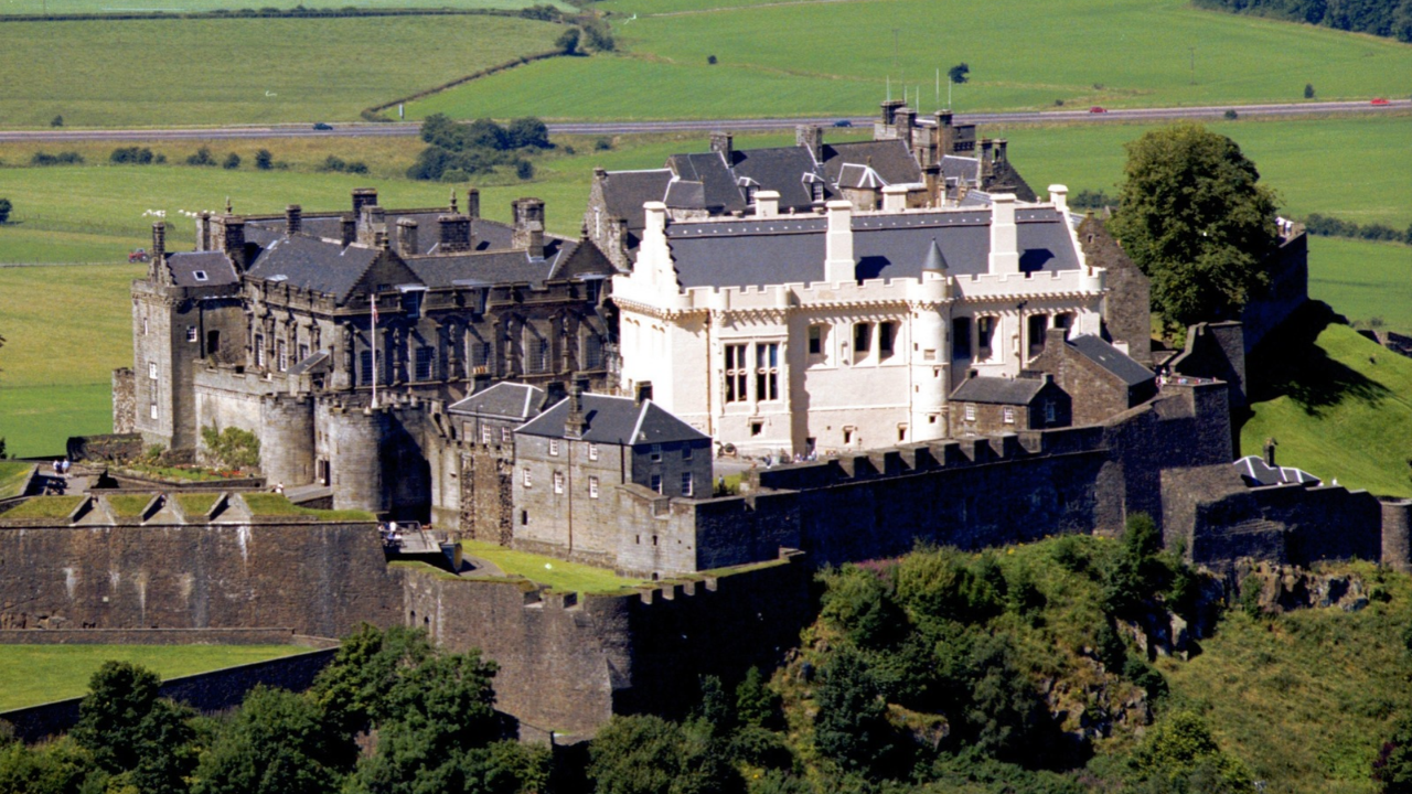 Stirling Castle in Scotland | Wikimedia Commons football (5)