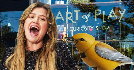 The Kelly Clarkson Bird Drama Heightens As Art of Play Store & Friends Get Threats
