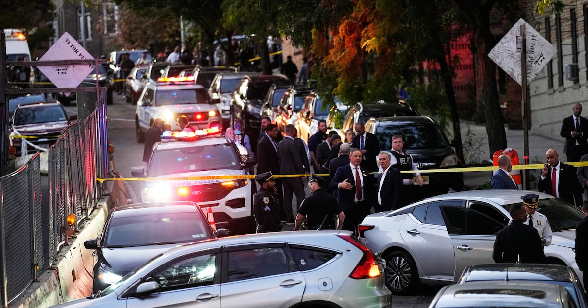 Immigration agents shoot a man during arrest in New York City