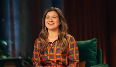 Kelly Clarkson's beef with a Brooklyn store has gone viral. Neither side is backing down.