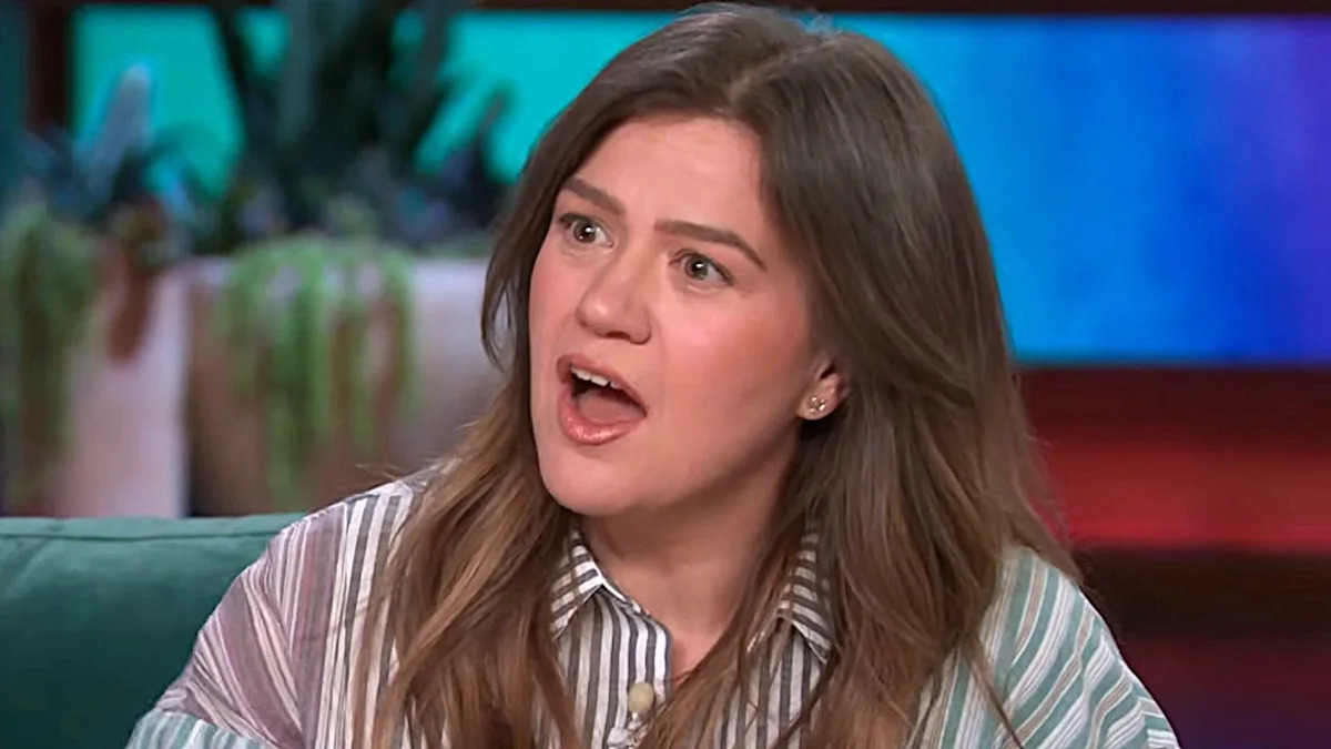 The Unintentionally Perfect Bird Post Shared By Brooklyn Store Weeks Before Kelly Clarkson Showed Up