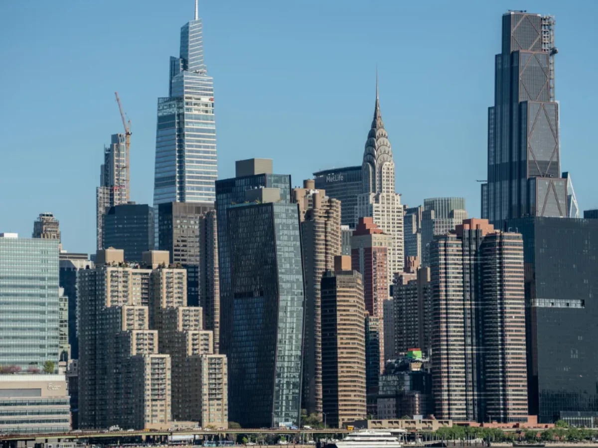 Manhattan Office Recovery Spreads Beyond Trophy Buildings