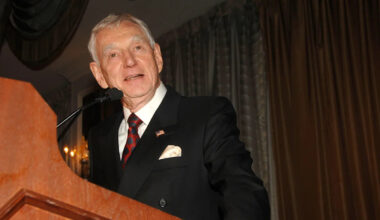 David Murdock's Fifth Avenue duplex is listed for $15 million; the late Dole Food chief bought the Manhattan apartment in 1984 and died last year at 102