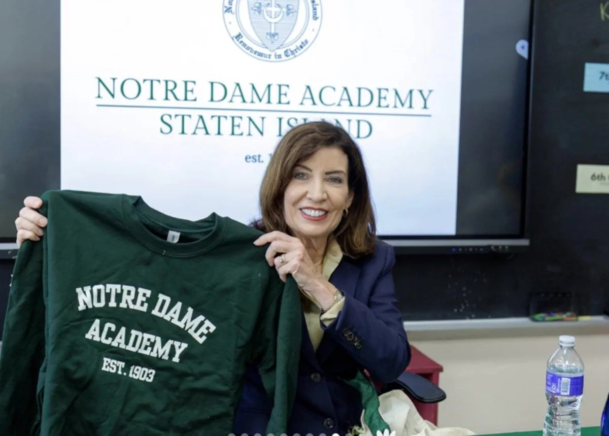 Gov. Kathy Hochul Visits Staten Island School After 5th-Grader’s Handwritten Invitation
