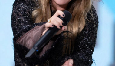 NYC Store Disables Instagram Comments After Kelly Clarkson Blasts Them Online