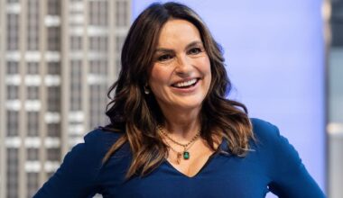 Mariska Hargitay Crashes Newlyweds’ NYC Wedding Photos in Full Olivia Benson Mode