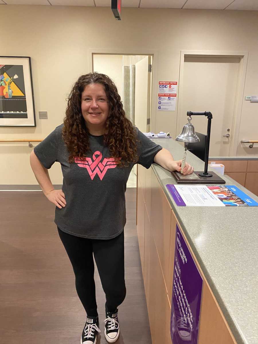 Jacqueline Lukasik ringing the bell after her radiation treatment.