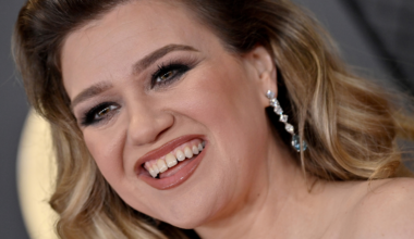 Kelly Clarkson Brooklyn Store Dispute: Art of Play Automaton Bird Drama