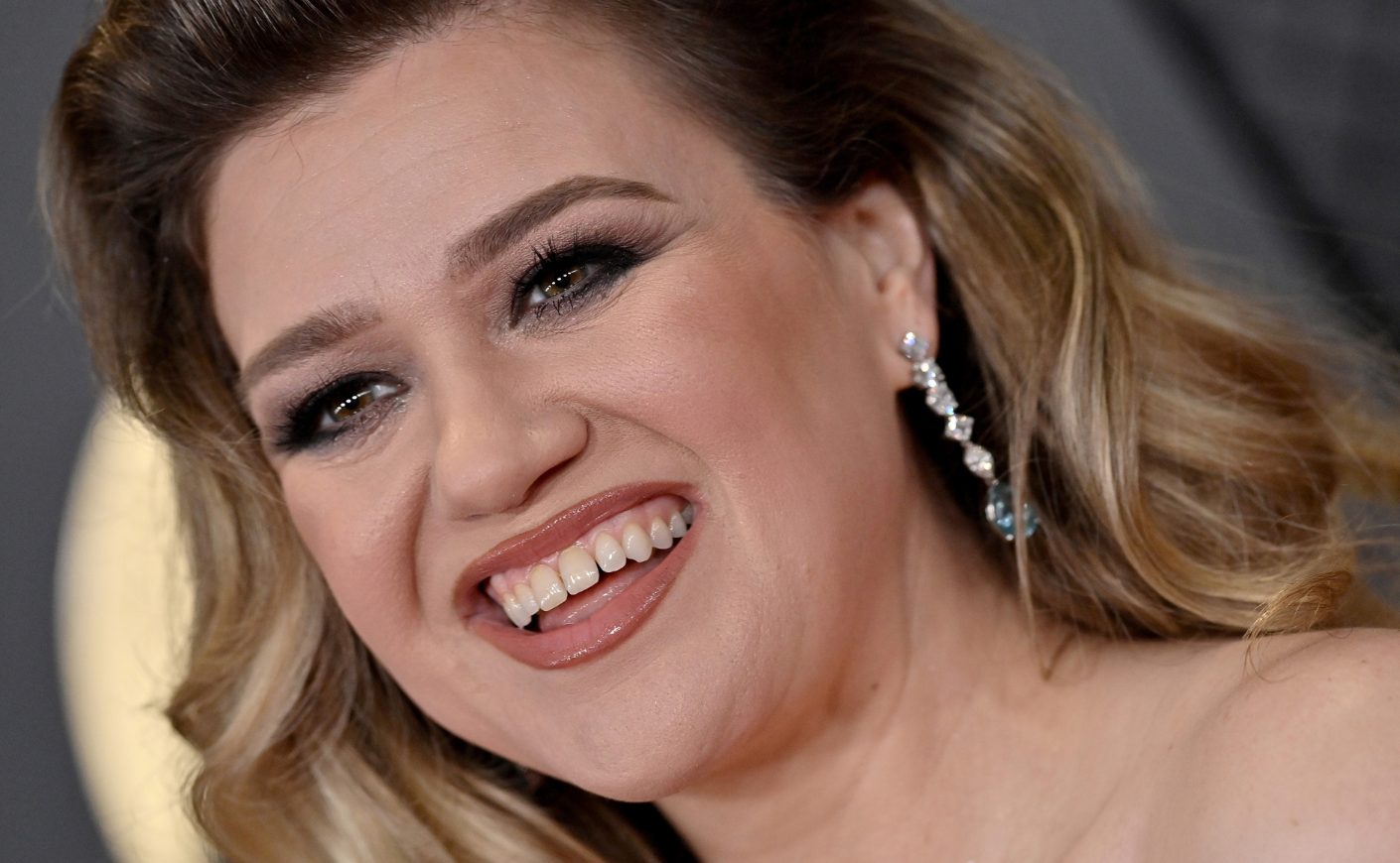 Kelly Clarkson Brooklyn Store Dispute: Art of Play Automaton Bird Drama