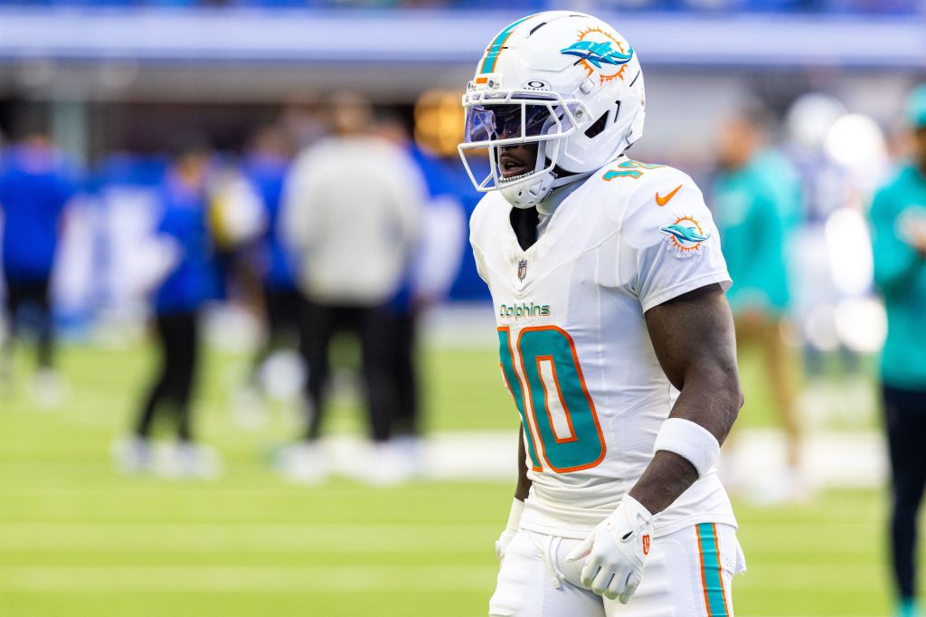 Miami Dolphins wide receiver Tyreek Hill (10) warms up on the field.