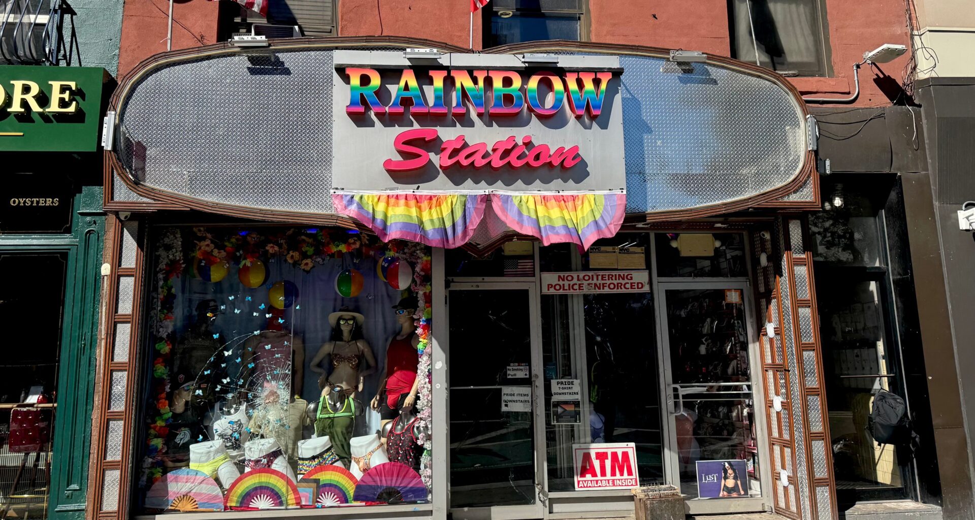 NYPD makes arrest in fatal beating outside Chelsea sex shop as suspect goes back for his phone