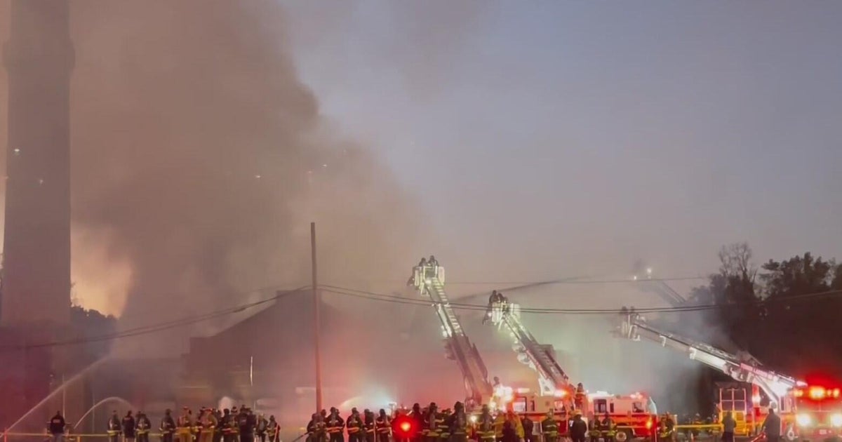 4-alarm fire tears through vacant Staten Island warehouse, FDNY says