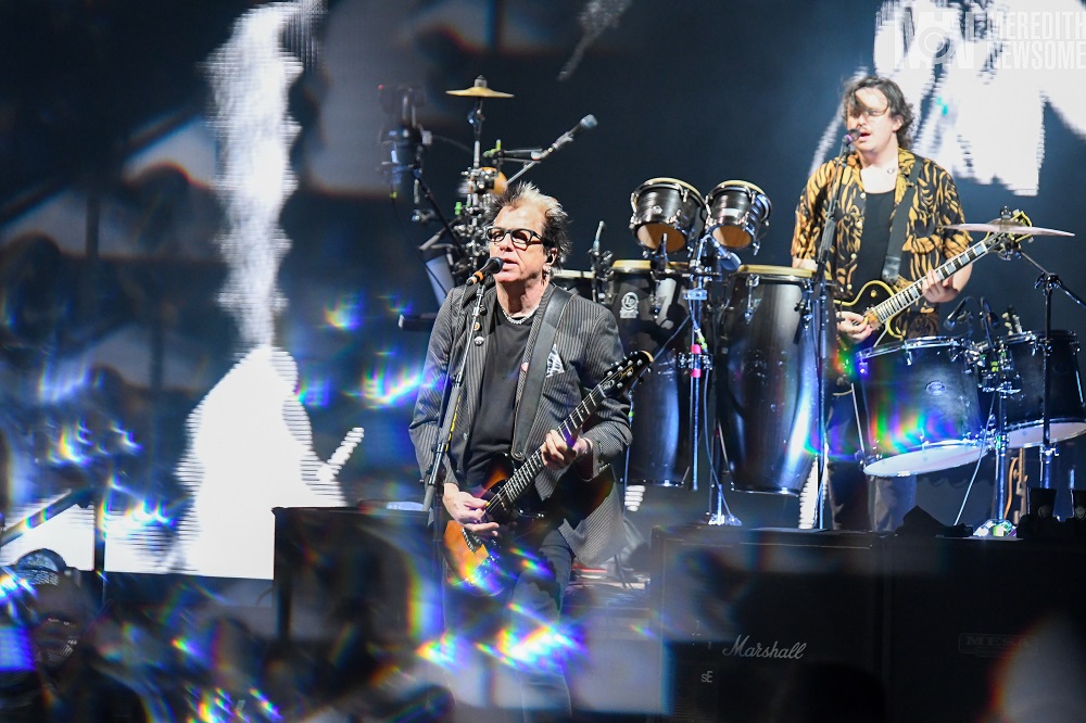 The Offspring Guitarist Noodles Pauses Live Gigs Due to “Sudden and Fairly Serious Health Issue”