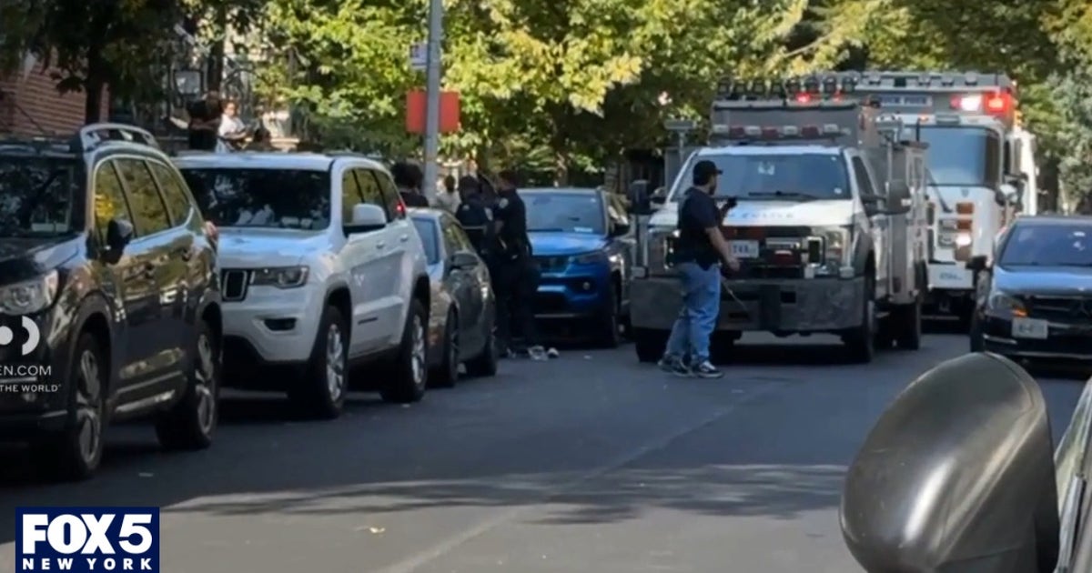 Off-duty detective stabbed in Bronx as part of attempted robbery, Mamdani says