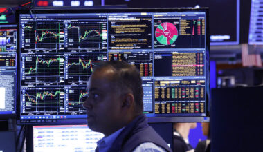Photo of the NYSE trading floor.