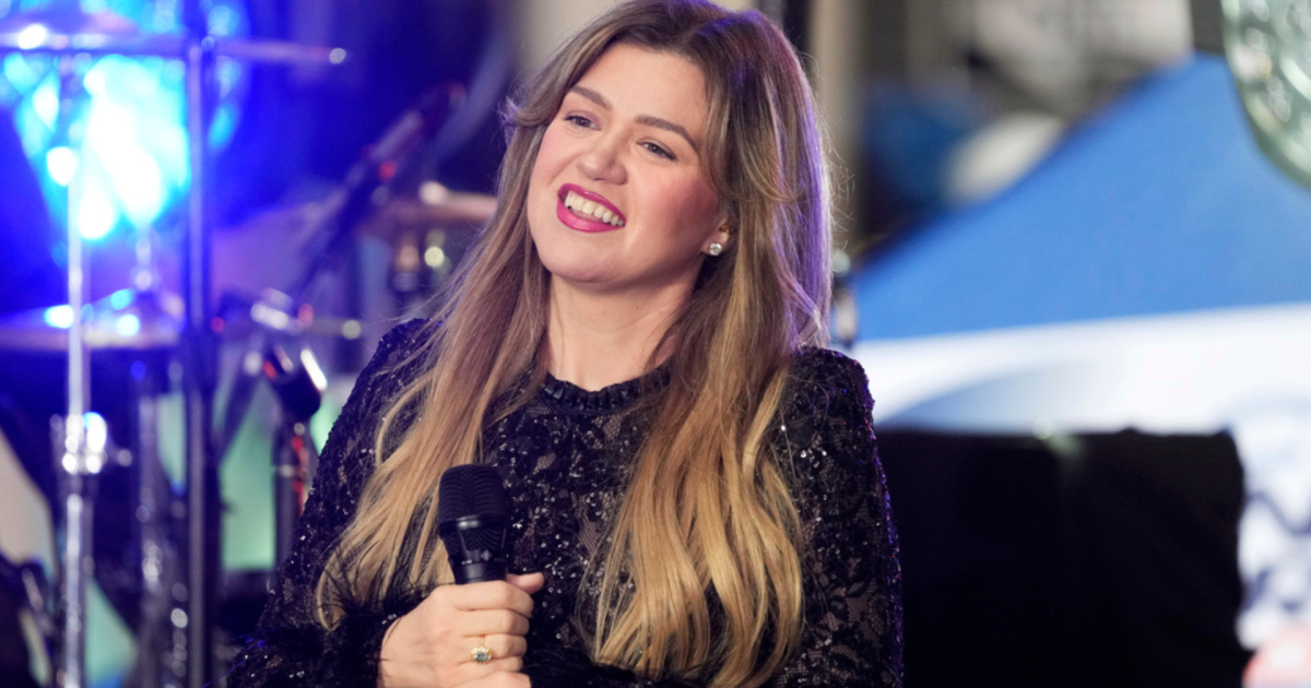 Kelly Clarkson, Brooklyn store clash over $15,000 mechanical bird price tag