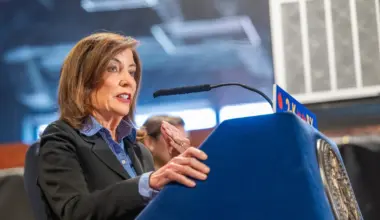 Hochul visits Queens yeshiva to discuss school funding, security - Israel & Jewish News