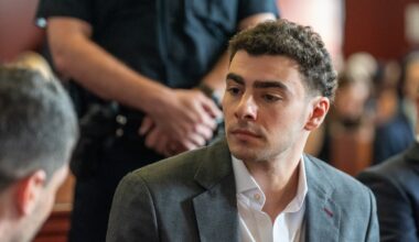 New York prosecutors seek to sustain their case against Luigi Mangione, despite his federal plea