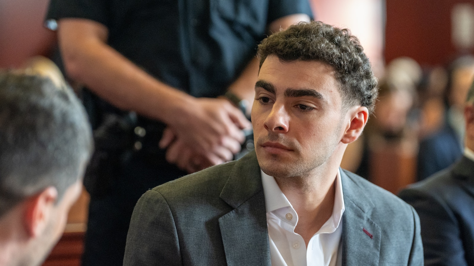 New York prosecutors seek to sustain their case against Luigi Mangione, despite his federal plea