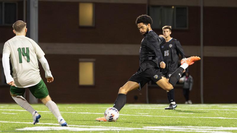 No. 8 Yellow Jackets earn road point in defensive standoff