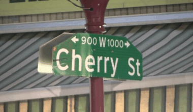 Firefighter injured during robbery in Philadelphia, suspects sought